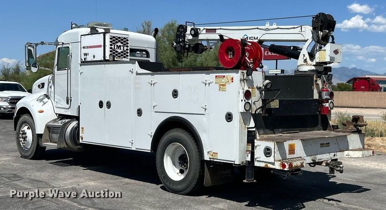 image for item EQ0513 2015 Peterbilt 337 utility / service truck