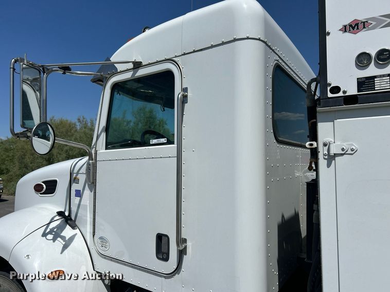 image for item EQ0513 2015 Peterbilt 337 utility / service truck