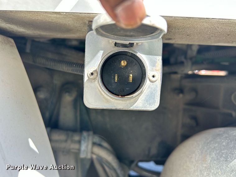 image for item EQ0513 2015 Peterbilt 337 utility / service truck