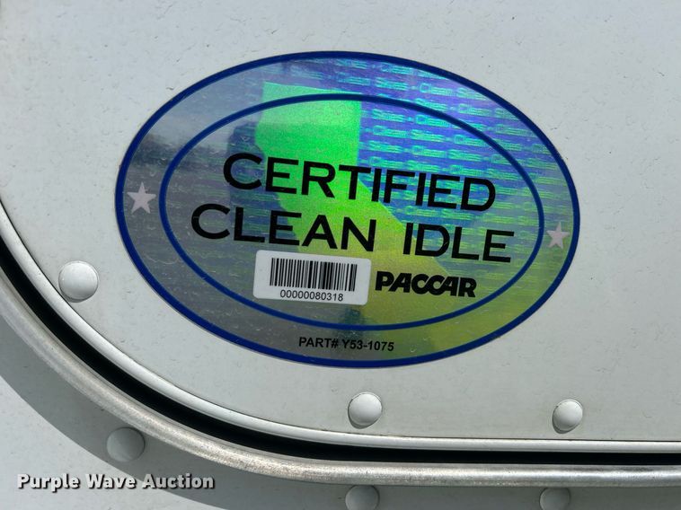 image for item EQ0513 2015 Peterbilt 337 utility / service truck