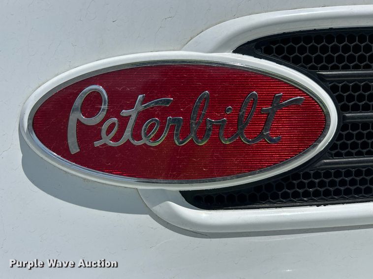 image for item EQ0513 2015 Peterbilt 337 utility / service truck