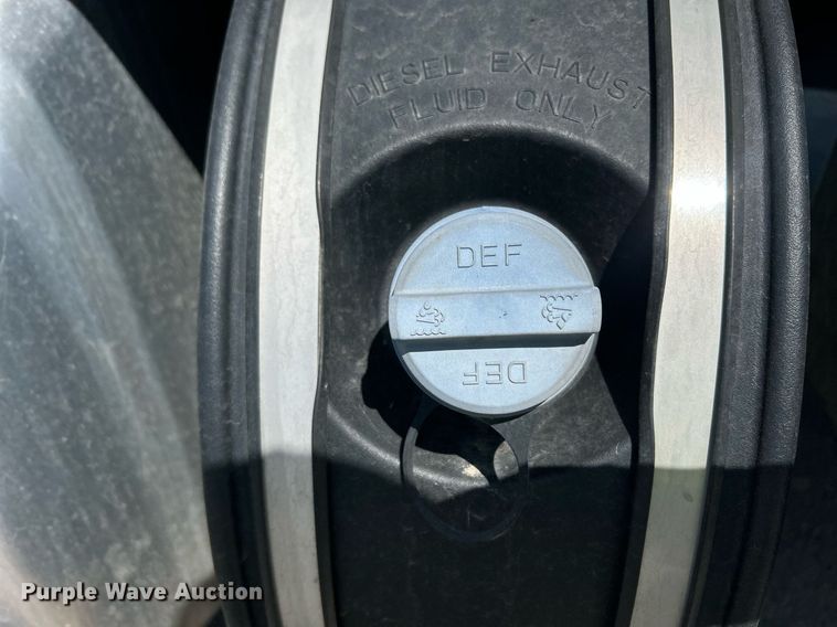 image for item EQ0513 2015 Peterbilt 337 utility / service truck