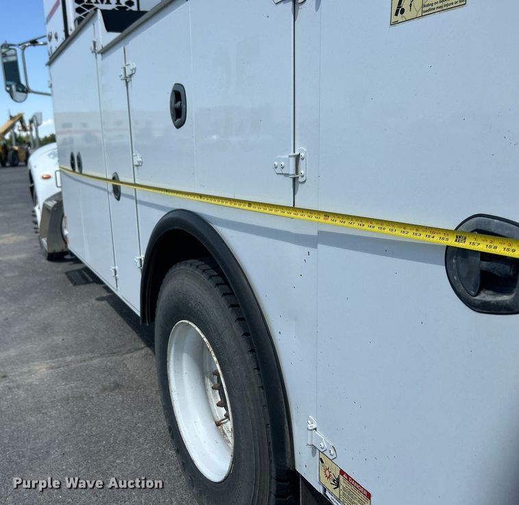 image for item EQ0513 2015 Peterbilt 337 utility / service truck