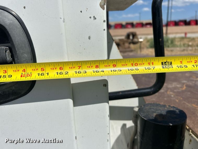 image for item EQ0513 2015 Peterbilt 337 utility / service truck