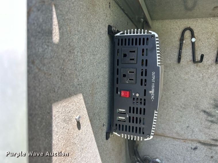 image for item EQ0513 2015 Peterbilt 337 utility / service truck