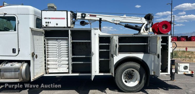 image for item EQ0513 2015 Peterbilt 337 utility / service truck