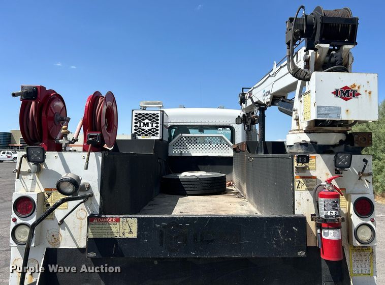 image for item EQ0513 2015 Peterbilt 337 utility / service truck