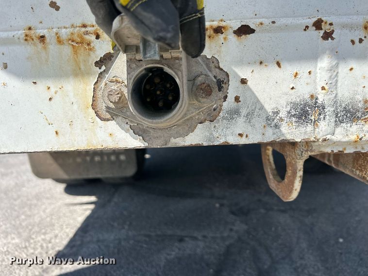 image for item EQ0513 2015 Peterbilt 337 utility / service truck