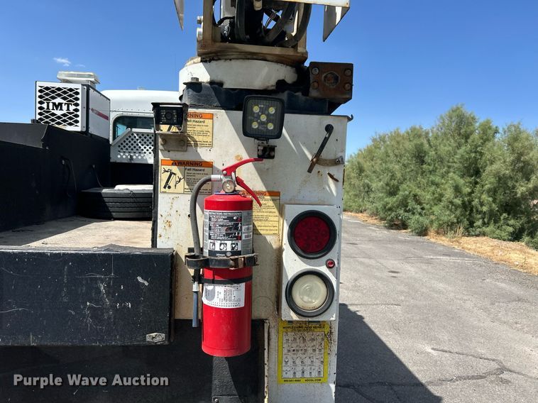 image for item EQ0513 2015 Peterbilt 337 utility / service truck