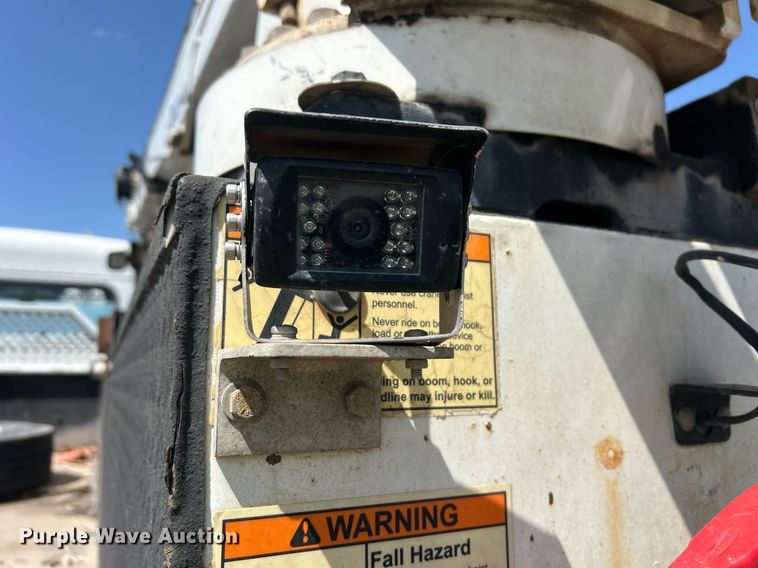 image for item EQ0513 2015 Peterbilt 337 utility / service truck