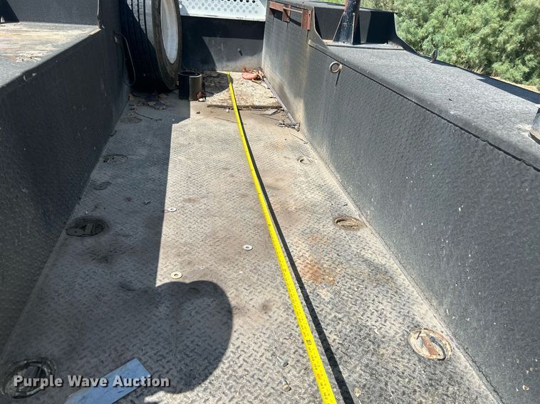 image for item EQ0513 2015 Peterbilt 337 utility / service truck