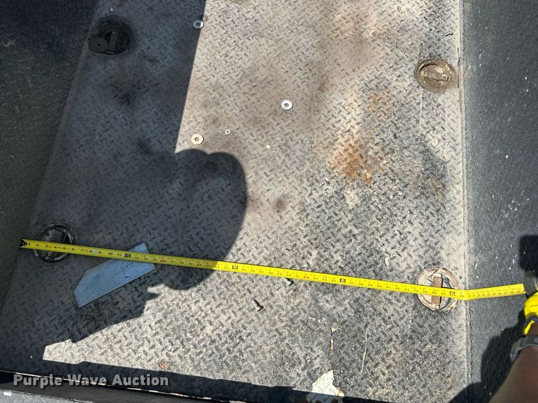 image for item EQ0513 2015 Peterbilt 337 utility / service truck