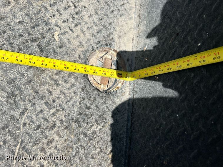 image for item EQ0513 2015 Peterbilt 337 utility / service truck