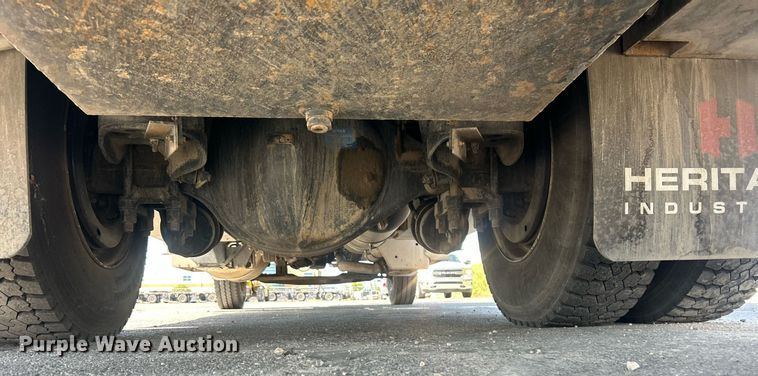 image for item EQ0513 2015 Peterbilt 337 utility / service truck