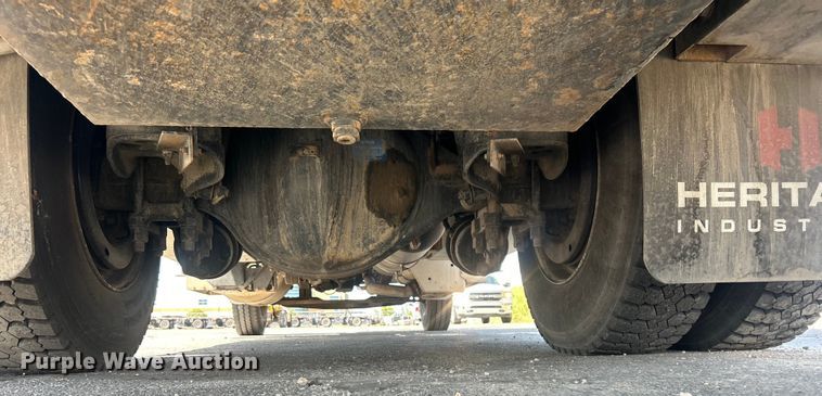 image for item EQ0513 2015 Peterbilt 337 utility / service truck