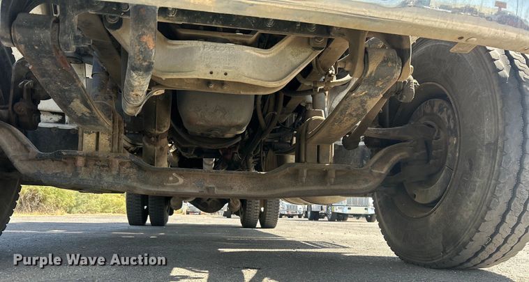 image for item EQ0513 2015 Peterbilt 337 utility / service truck