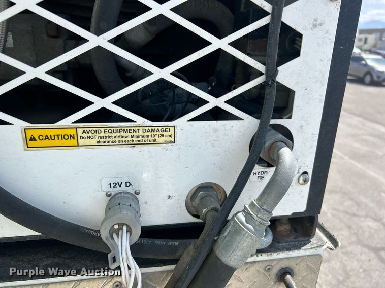 image for item EQ0513 2015 Peterbilt 337 utility / service truck