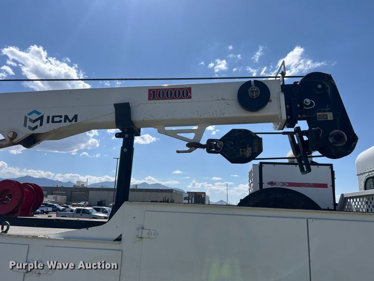 image for item EQ0513 2015 Peterbilt 337 utility / service truck