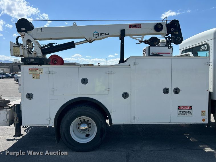 image for item EQ0513 2015 Peterbilt 337 utility / service truck