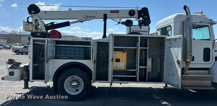 image for item EQ0513 2015 Peterbilt 337 utility / service truck