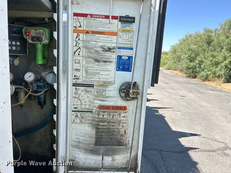 image for item EQ0513 2015 Peterbilt 337 utility / service truck