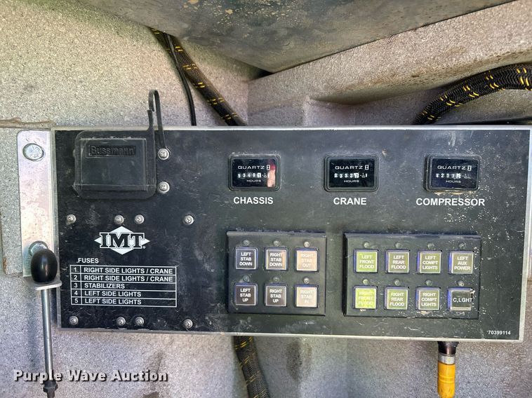 image for item EQ0513 2015 Peterbilt 337 utility / service truck