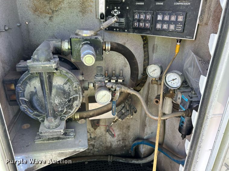 image for item EQ0513 2015 Peterbilt 337 utility / service truck