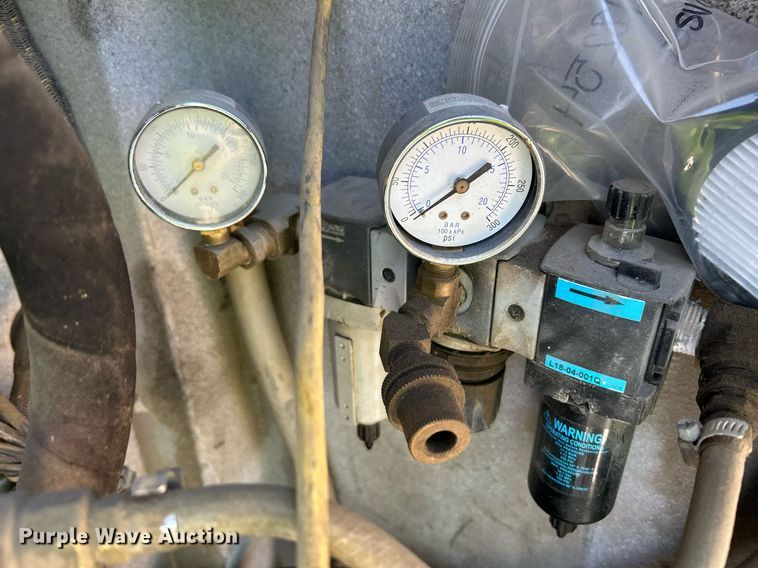 image for item EQ0513 2015 Peterbilt 337 utility / service truck