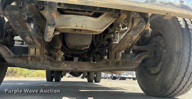 image for item EQ0513 2015 Peterbilt 337 utility / service truck