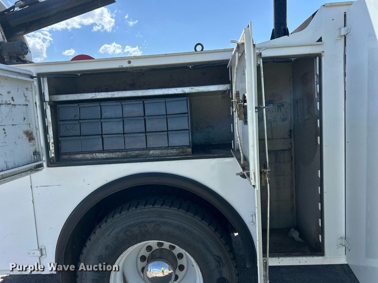 image for item EQ0513 2015 Peterbilt 337 utility / service truck