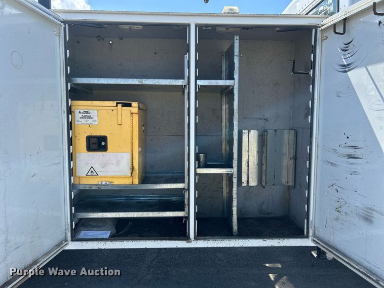 image for item EQ0513 2015 Peterbilt 337 utility / service truck