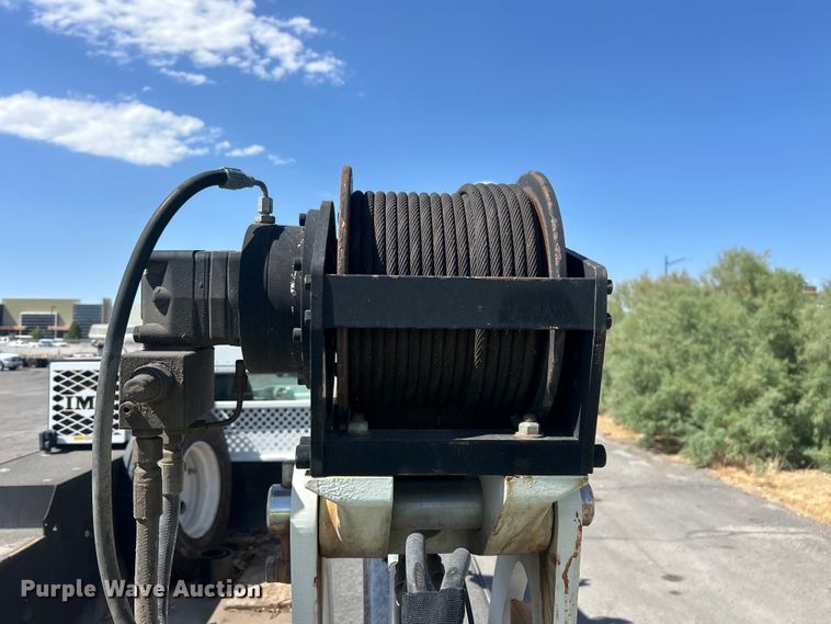 image for item EQ0513 2015 Peterbilt 337 utility / service truck