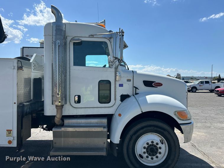 image for item EQ0513 2015 Peterbilt 337 utility / service truck