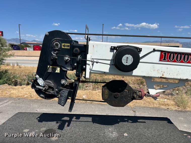 image for item EQ0513 2015 Peterbilt 337 utility / service truck