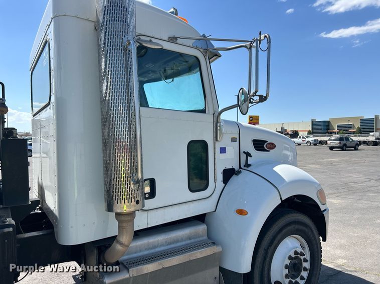 image for item EQ0513 2015 Peterbilt 337 utility / service truck