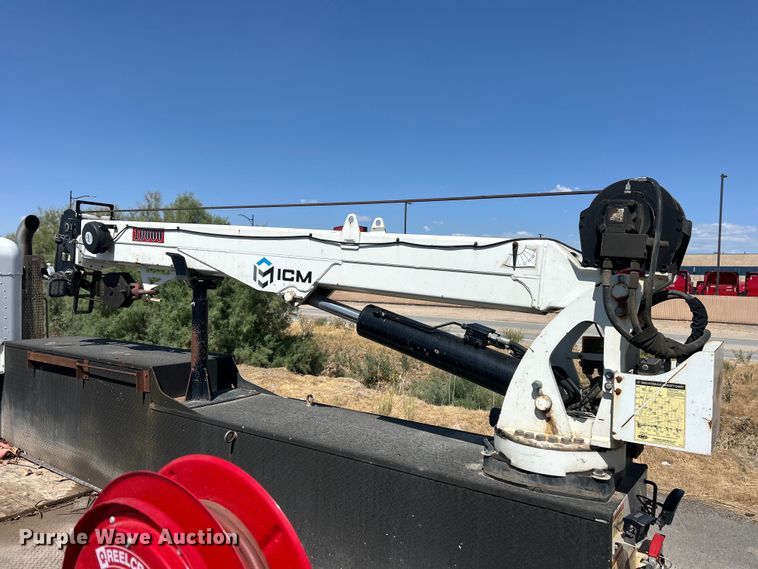 image for item EQ0513 2015 Peterbilt 337 utility / service truck