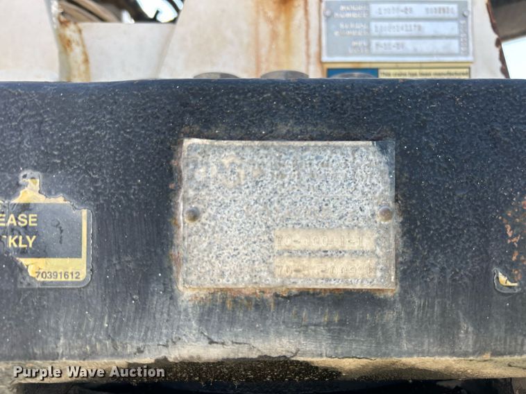 image for item EQ0513 2015 Peterbilt 337 utility / service truck