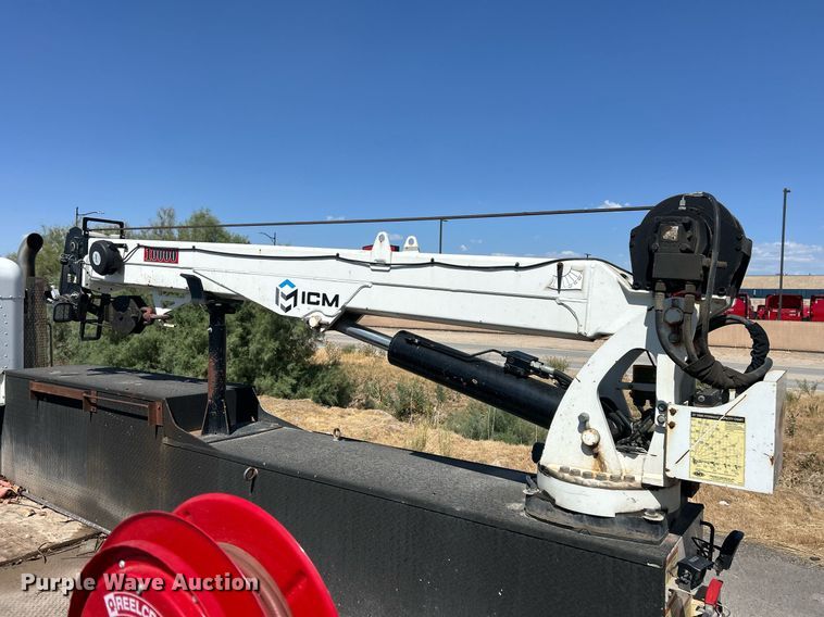 image for item EQ0513 2015 Peterbilt 337 utility / service truck