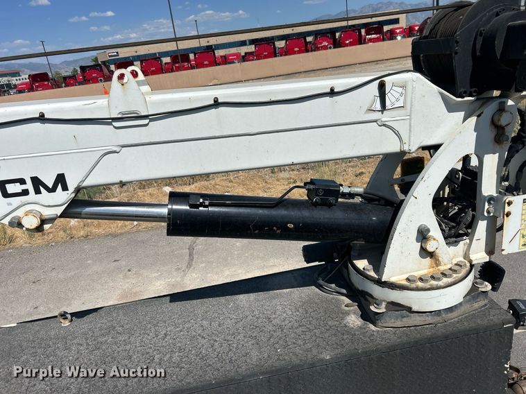 image for item EQ0513 2015 Peterbilt 337 utility / service truck