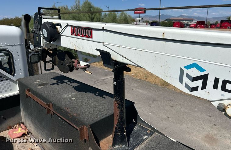 image for item EQ0513 2015 Peterbilt 337 utility / service truck