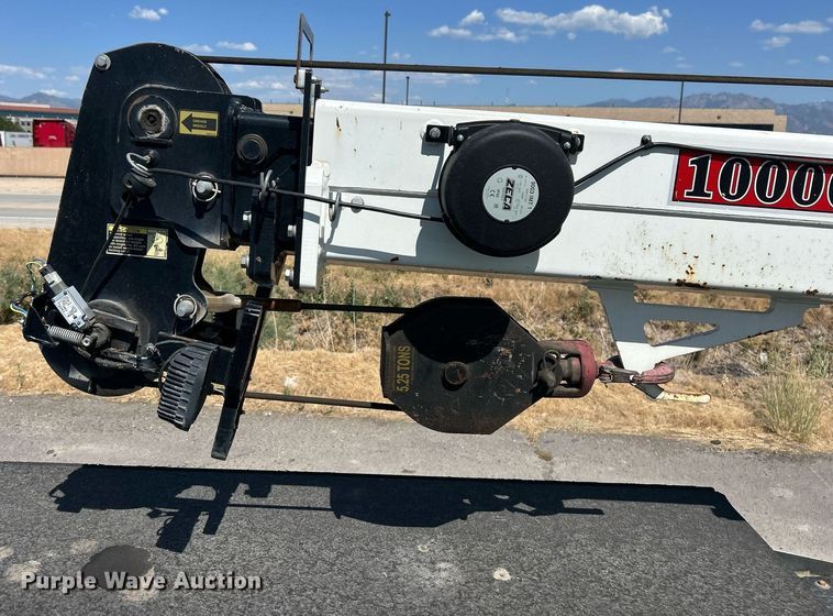 image for item EQ0513 2015 Peterbilt 337 utility / service truck