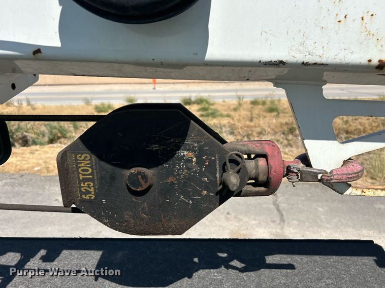 image for item EQ0513 2015 Peterbilt 337 utility / service truck