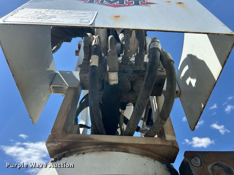 image for item EQ0513 2015 Peterbilt 337 utility / service truck