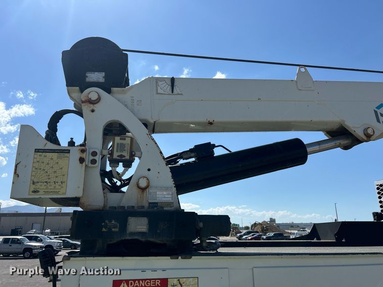 image for item EQ0513 2015 Peterbilt 337 utility / service truck