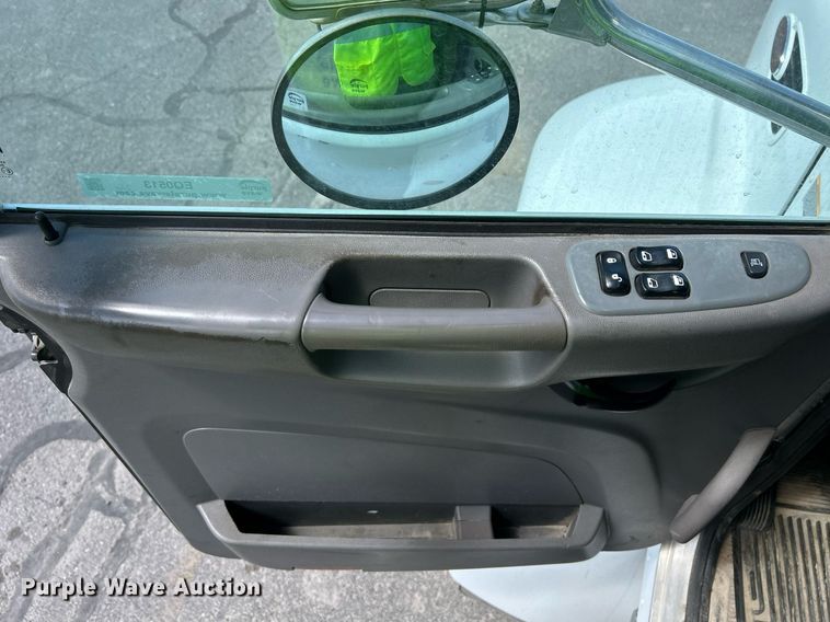 image for item EQ0513 2015 Peterbilt 337 utility / service truck