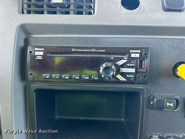 image for item EQ0513 2015 Peterbilt 337 utility / service truck