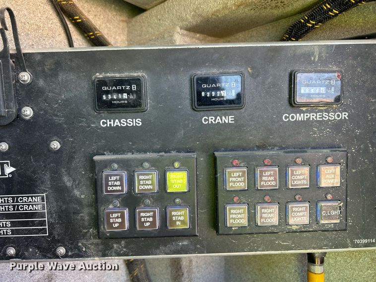 image for item EQ0513 2015 Peterbilt 337 utility / service truck