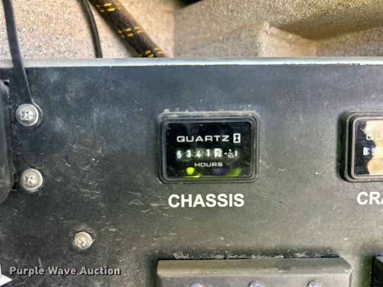 image for item EQ0513 2015 Peterbilt 337 utility / service truck