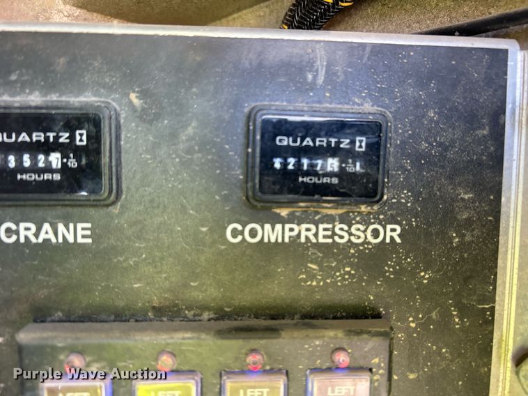 image for item EQ0513 2015 Peterbilt 337 utility / service truck