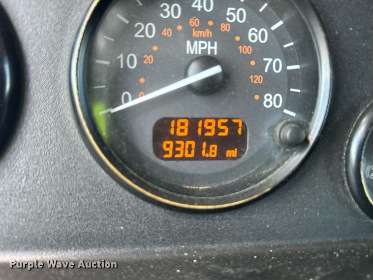 image for item EQ0513 2015 Peterbilt 337 utility / service truck